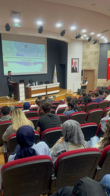 Öğrenciler Medya Okuryazarlığı Dersinde Siber Tehditlere Karşı Bilinçlendi